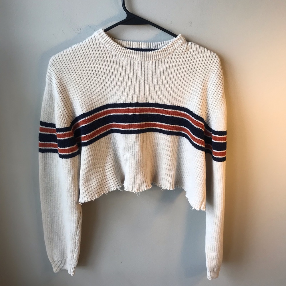 Woman’s American Eagle Crop Style Sweater - frayed bottom